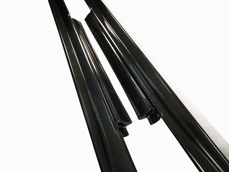 NIssan GTR R35 Carbon Fiber Side Skirts