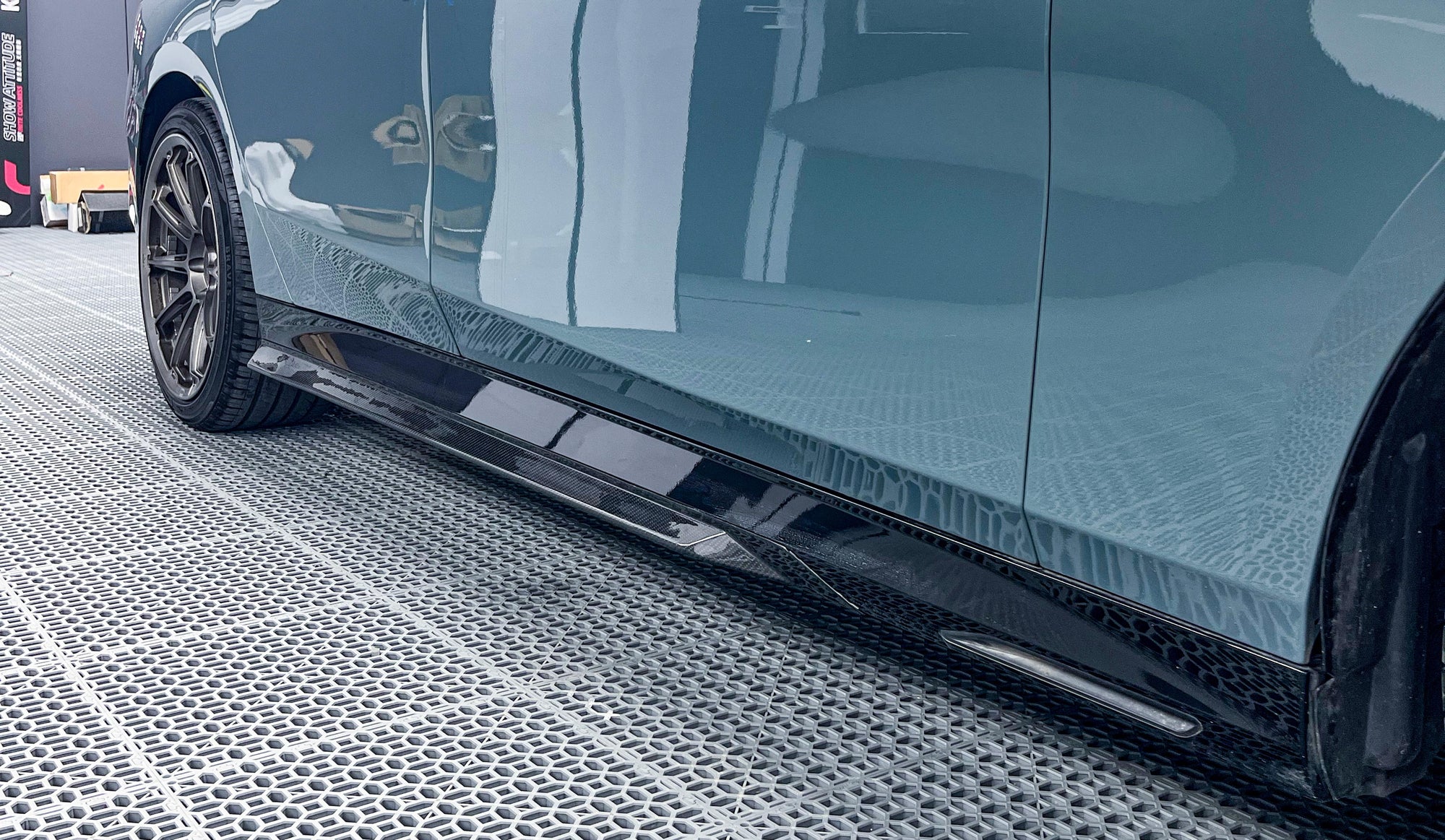 BMW 5 SERIES G6X DRY CARBON FIBER OEM STYLE SIDE SKIRTS