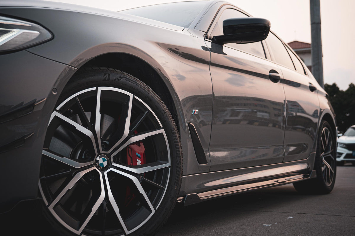 BMW 5 SERIES G30 UNIVERSAL STYLE OEM DRY CARBON FIBER SIDE SKIRT EXTENSIONS