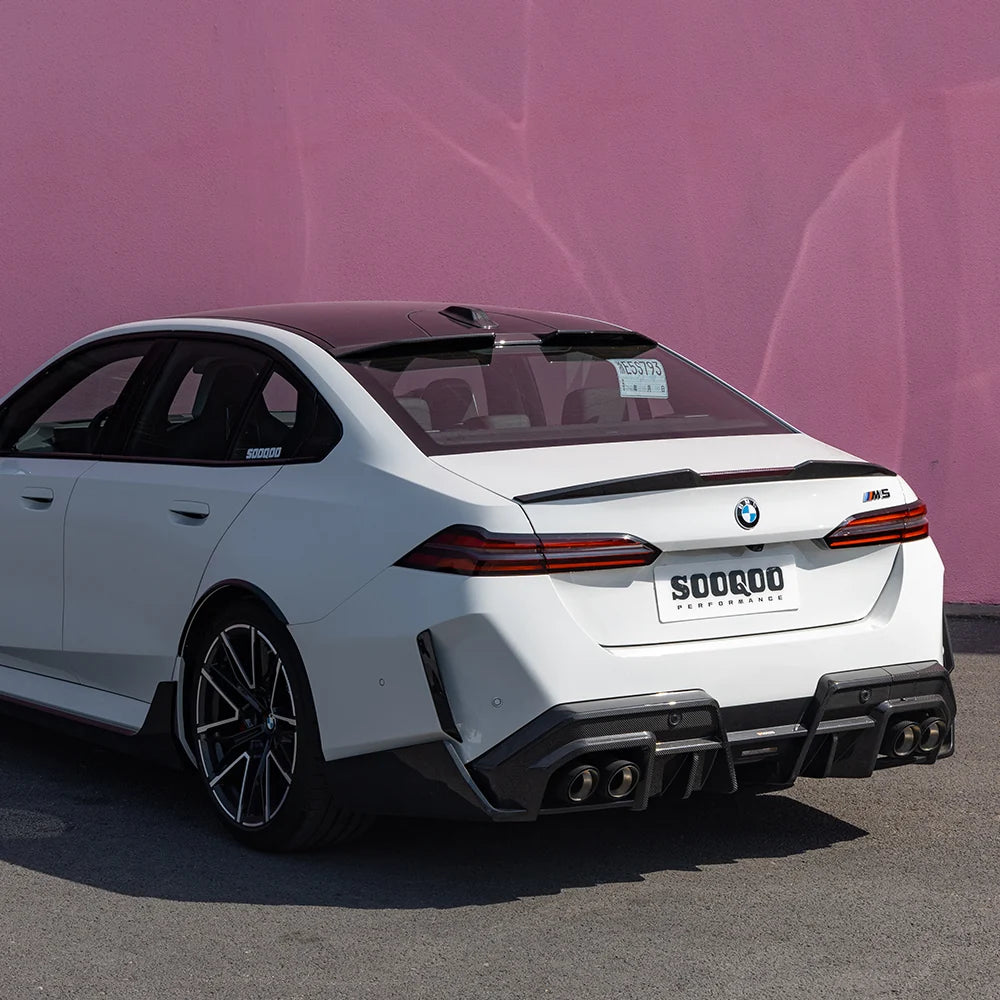 SOOQOO BMW M5 G90 Roof Spoiler In Prepreg Carbon Fiber
